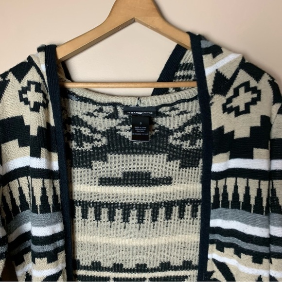 Women's Black, White & Tan Aztec Southwestern Print Open Front Cardigan Sweater - Picture 2 of 9